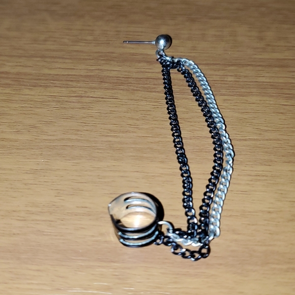 Ear Cuff Earring - Picture 2 of 3